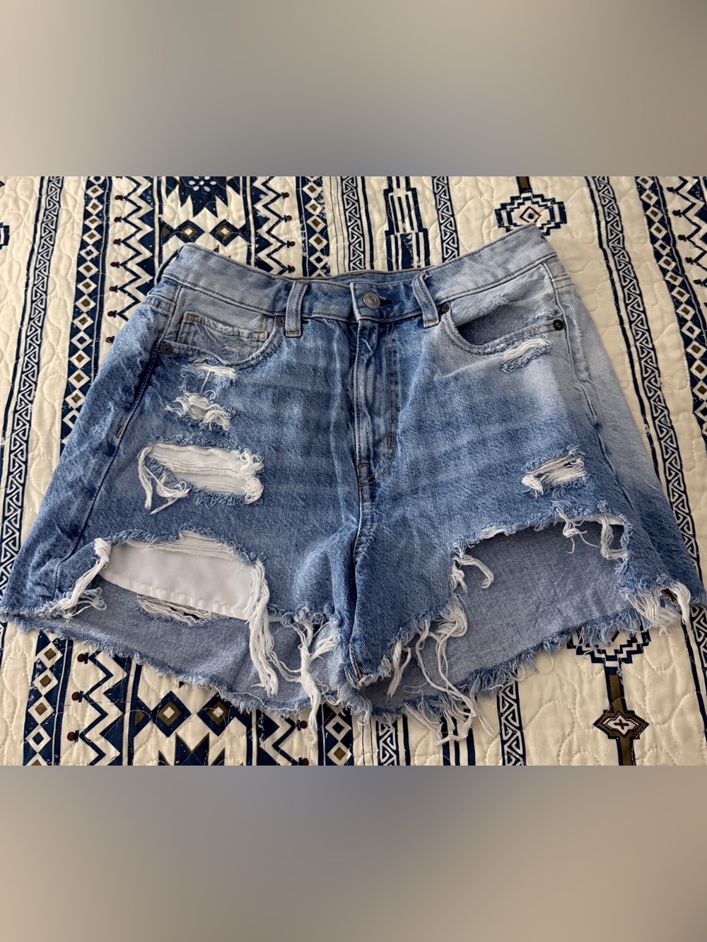 American Eagle High-Rise Distressed Women's Denim Shorts, Light Blue